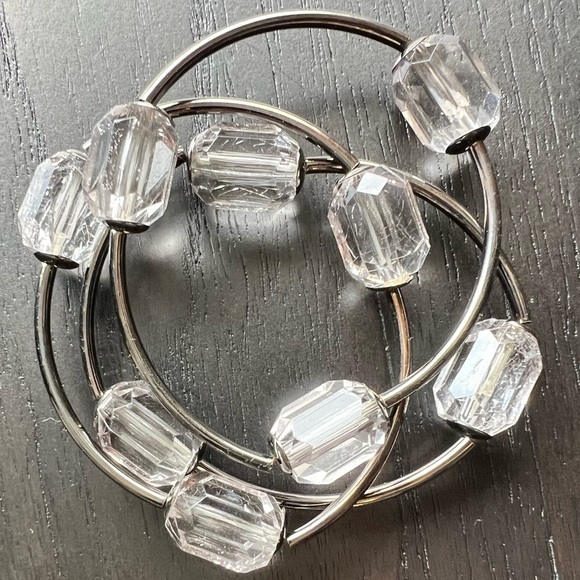 Vera Wang Jewelry - Vera Wang Clear Sparkly Beads and Dark Gunmetal Aluminum Band Stretchy Bracelet